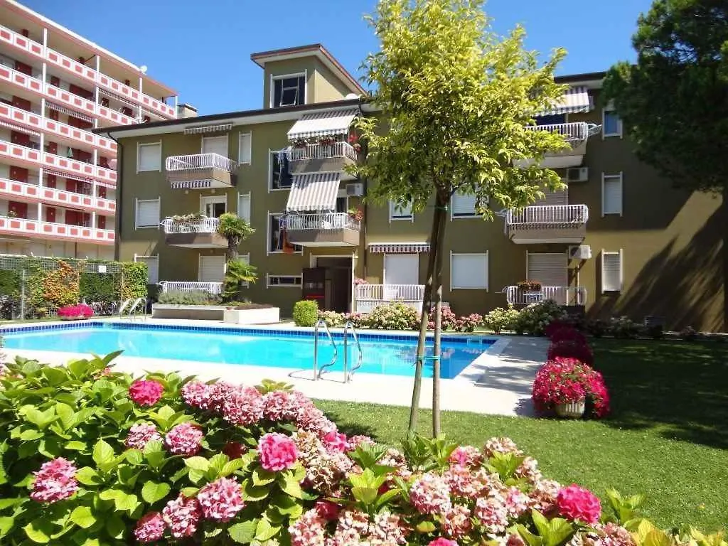 Apartment In Porto Santa Margherita 40295